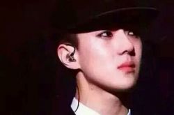 吴世勋哭的图片流出 他与鹿晗的关系曝光 