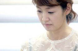 韩惠琳年轻母亲图片显青涩 冷艳女神气质优雅 