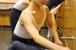 杨洋练功图大放送 呆萌气质惹人爱 