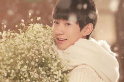 王源资料身高介绍 被追捕时不忘吃零食 