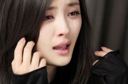 杨幂发错国旗被骂 网络暴力太可怕 