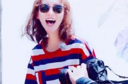 金晨图片花样姐姐性感短裙抢眼 和HenryCP感强 