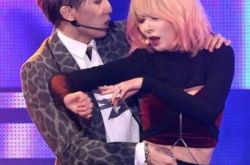 金泫雅mv没有明天疑胸前露点 与张贤胜一吻引爆荧幕 