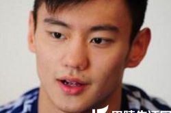 流出宁泽涛采访时捂嘴图 性格活泼的他是队里的开心果 