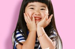 歌手曹格的女儿什么名字 一家人为她庆祝6岁生日 