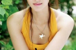 谁是小王晶女演员？ 认识新疆美女的不同面貌 