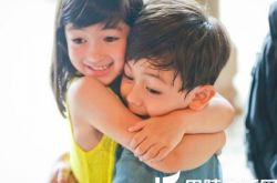 萌娃夏天诺一么么哒图片   小孩子的世界真是天真又纯洁啊 