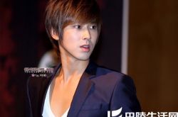 金钟国允浩难兄难弟哥俩好 能力者宋仲基上演公主抱 