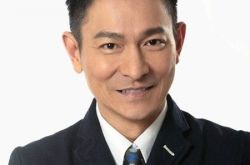 刘德华和哪个明星同龄 华仔庆55岁生日时贴心让老婆休息 