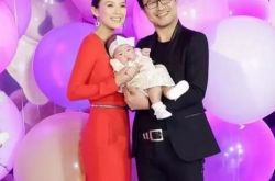 章子怡汪峰的女儿几岁了 醒醒首次亮相引关注 