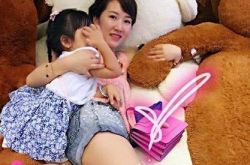 李念女儿相片呆萌可爱 阔太不炫富惹争议 