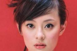 “文艺兵”孙俪5岁照片  盘点明星军旅生活 