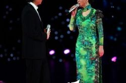 因为爱情蔡明翻唱惹争议 哈文称是录播 