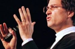 乔布斯养父母超级穷却宠他到天上  富二代父母狠心抛弃他 