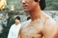 揭秘李小龙之死真相 神秘情人丁佩首次公布其暴毙原因 