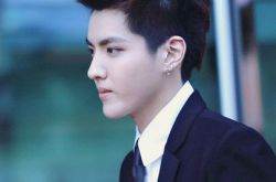 吴亦凡邓超合影卖萌 kris为新电影四处宣传 