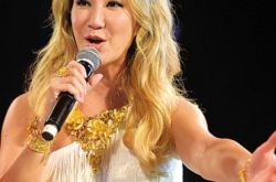 李玟我是歌手歌曲叫什么名字 表示参加节目我不是天后 