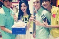 李侑菲边伯贤人气歌谣亲密十足 两人的关系大公开 