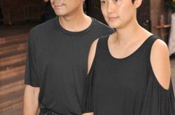 罗敏庄父亲个人资料遭疯狂搜索 痛别亡父她该如何继续前行 