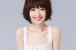 鲁豫的写真照新发型获赞 15年的BOBO头终被换 