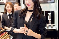 宋茜广州活动靓丽身姿引围观 知名女星解密出门必备法宝 