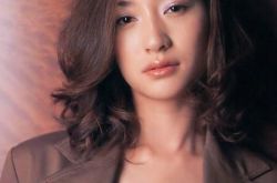 李小冉火爆身材图片吸人眼球 近日出演《麻雀》备受关注 