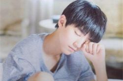 王俊凯写真集帅哭观众 其幼年经历遭扒 