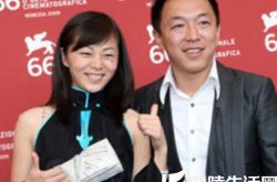 “青岛贵妇”妻女照曝光 网友评论黄渤全家都长一个样 