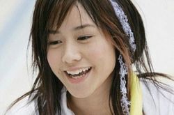 林嘉欣美腿图片大放送 自曝弄胖自己不拍泳装写真 