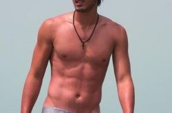 高以翔肌肉写真霸气十足 年底将拍《再见王沥川》 