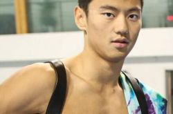 宁泽涛拍奥运写真秀身材   泳坛新秀里约遇冷遭质疑 