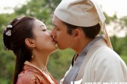 演员关智斌赵丽颖参加节目 小骨隔空调戏关智斌 