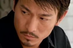 】好看的盲侠刘德华  扮失明人士现身闹市惹围观 