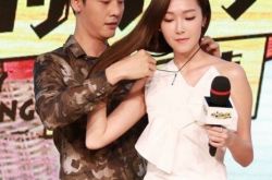 陈伟霆郑秀妍电影叫什么名字 《疯狂小事》首映两人七夕虐狗 