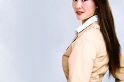 内地女演员盖丽丽图片 敬业女星当众敞怀拍哺乳戏 