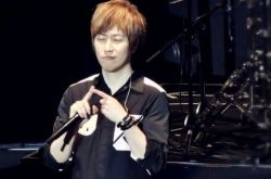 阿信图片大全 五月天空降“天天向上”人气依旧旺 