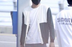 金钟仁机场照耍帅装酷 和郑秀晶密室逃脱约会现场曝光 