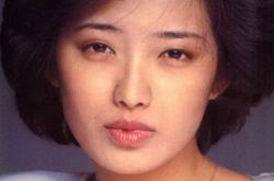 山口百惠近照片略显圆润   参加东京国际刺绣节 