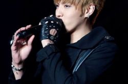 exo二巡演唱会图片流出 KAI坠落舞台受伤 