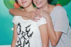 吴绮莉成龙女儿照片大放送 网友：巨像成龙！ 