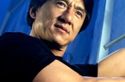 成龙遭黑帮恐吓被追杀 随身带3杆枪6个手榴弹 