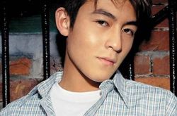 陈冠希节目中全程黑面让男主持尴尬 爆粗:他问得蠢 