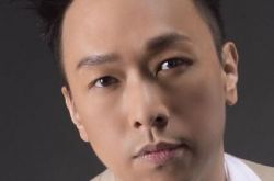 黄家强照片吸人眼球 近日演唱会献唱光辉岁月 