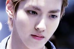 吴亦凡活动时被问鹿晗急回避 俩人关系如何 