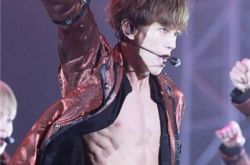 韩国instiz曝照展边伯贤腹肌 网友看完大呼过瘾 