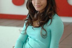 凡妮莎哈金斯身高真的很矮？ 小巧可爱依旧引众人喜爱 