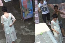 冯绍峰穿蕾丝睡裙亮瞎众人眼 女友林允为宣传电影国庆也开工 