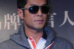 古天乐戴墨镜图片帅气逼人 乐乐拍戏敬业险丧命 