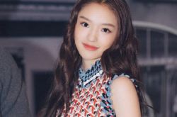 冯绍峰林允约会被拍 却被花露水抢镜 