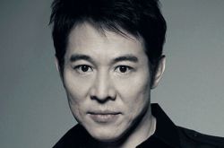 李连杰上韩国综艺节目 现场表演拳术惊呆众人 